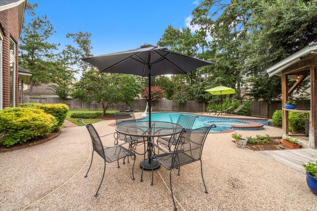 22 Royal Ridge Place, The Woodlands, TX 77382