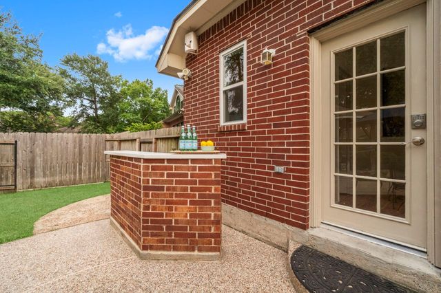 22 Royal Ridge Place, The Woodlands, TX 77382