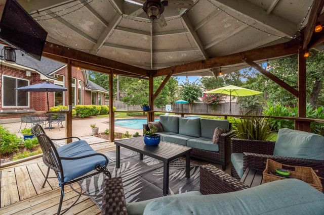 22 Royal Ridge Place, The Woodlands, TX 77382