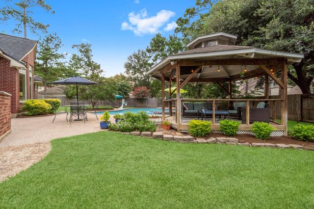 22 Royal Ridge Place, The Woodlands, TX 77382