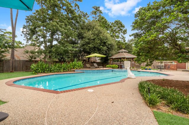 22 Royal Ridge Place, The Woodlands, TX 77382