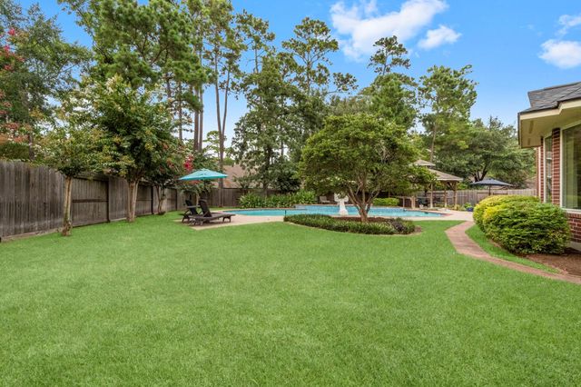 22 Royal Ridge Place, The Woodlands, TX 77382