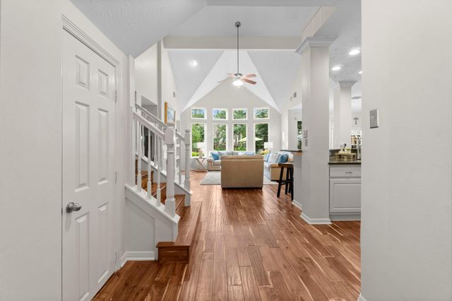 22 Royal Ridge Place, The Woodlands, TX 77382