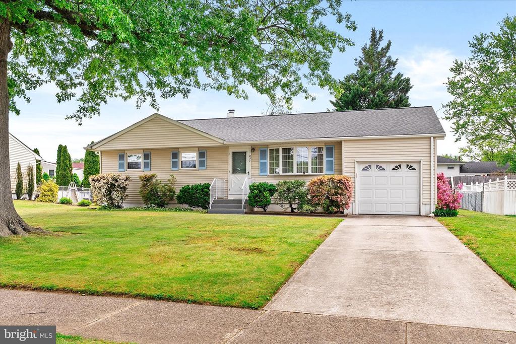 857 ESTATES BLVD, Hamilton, NJ 08690