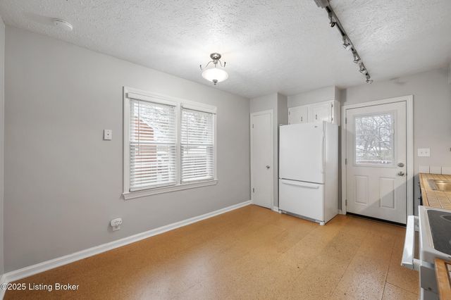 4227 Hillbrook Dr, Louisville, KY 40220