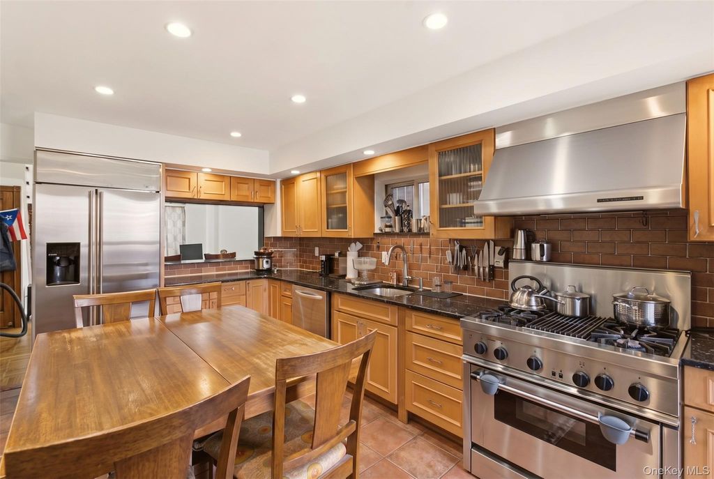2239 Tiebout Avenue, Bronx, NY 10457 — photo 5