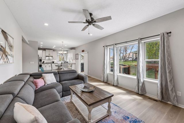3269 Thornton Drive SW, Prior Lake, MN 55372