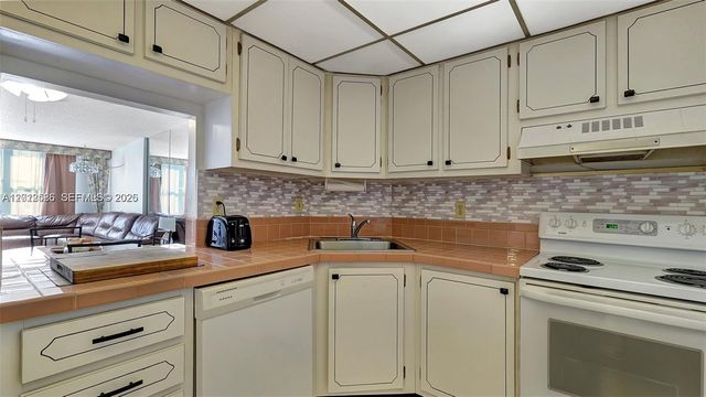3015 N Ocean Boulevard 3J, Fort Lauderdale, FL 33308