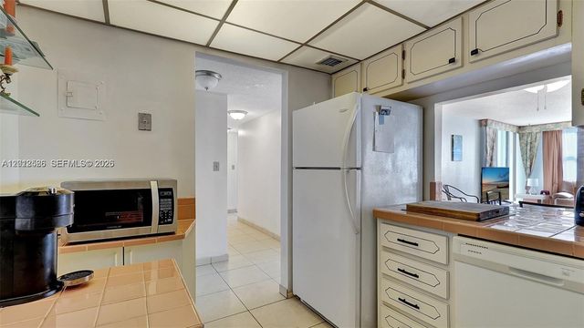 3015 N Ocean Boulevard 3J, Fort Lauderdale, FL 33308