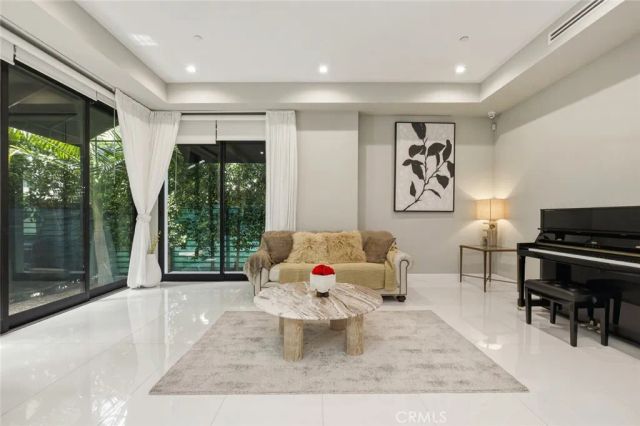 9171 W 3rd, Beverly Hills, CA 90210
