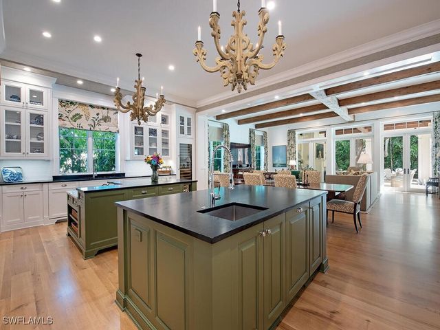 1963 Gulf Shore BLVD S, Naples, FL 34102