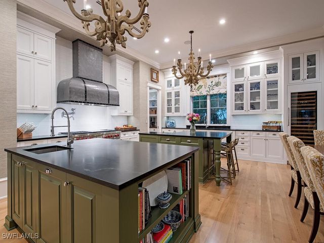 1963 Gulf Shore BLVD S, Naples, FL 34102