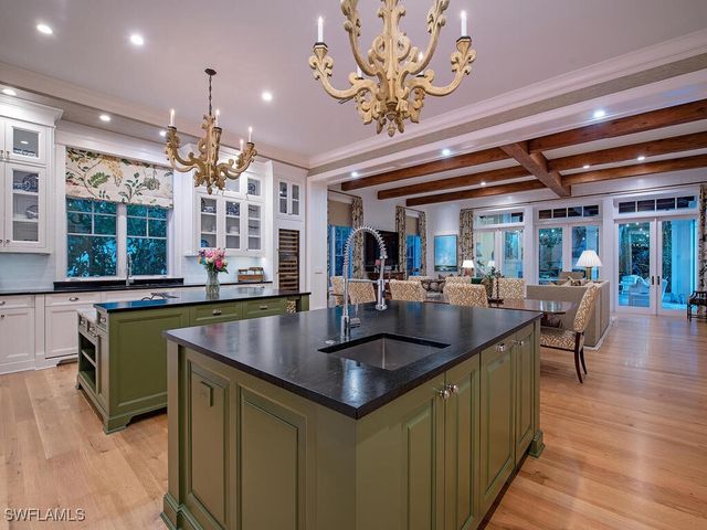 1963 Gulf Shore BLVD S, Naples, FL 34102