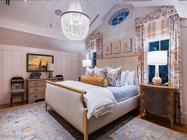 1963 Gulf Shore BLVD S, Naples, FL 34102