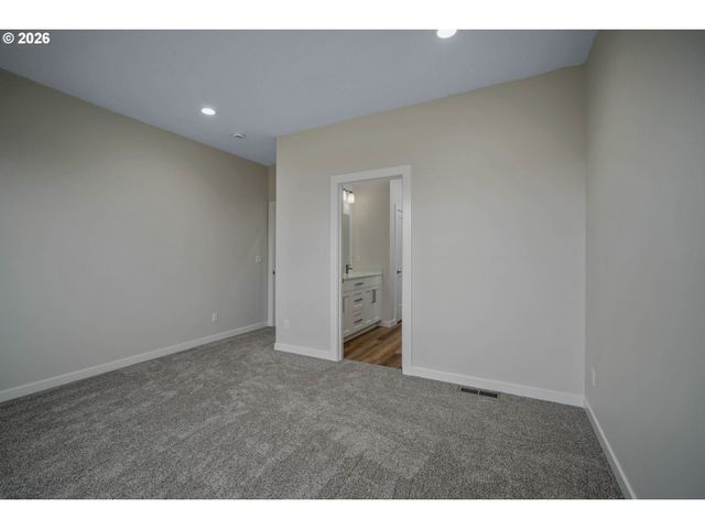 6699 Naomi Danielle St Se, Salem, OR 97306