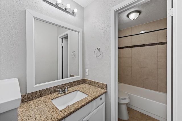 1427 Lazy Spring Drive, Missouri City, TX 77489