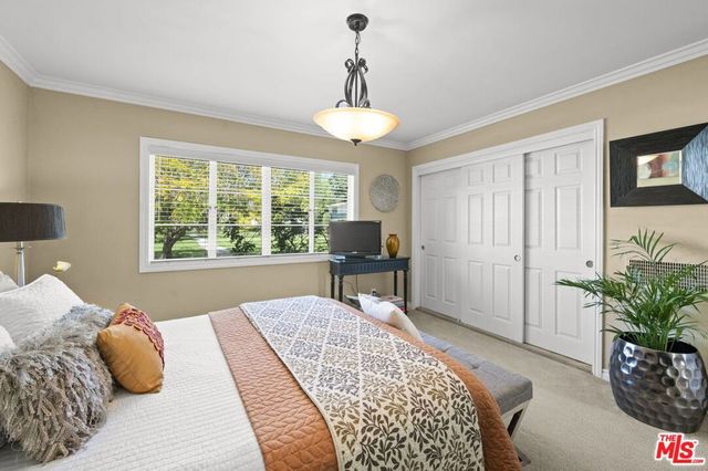 5464 Village Green, Los Angeles, CA 90016