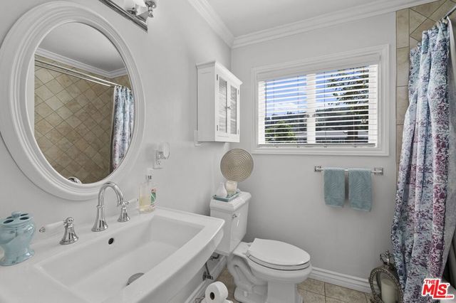 5464 Village Green, Los Angeles, CA 90016