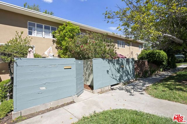 5464 Village Green, Los Angeles, CA 90016
