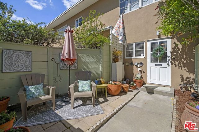 5464 Village Green, Los Angeles, CA 90016