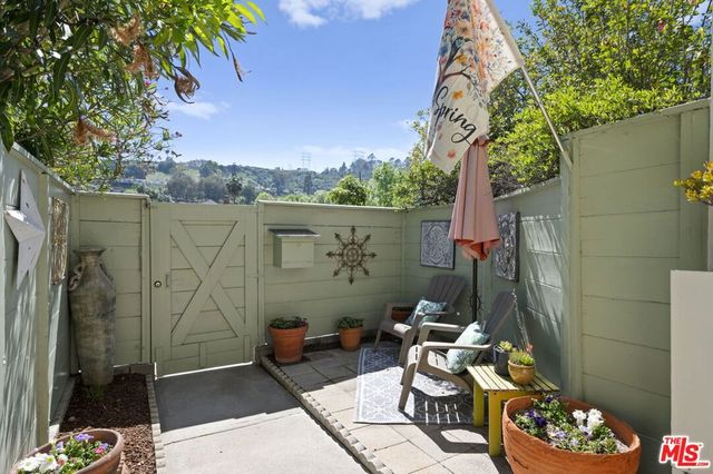 5464 Village Green, Los Angeles, CA 90016