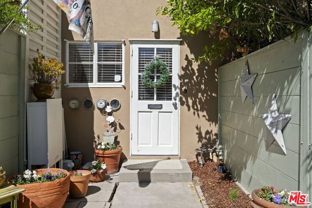 5464 Village Green, Los Angeles, CA 90016