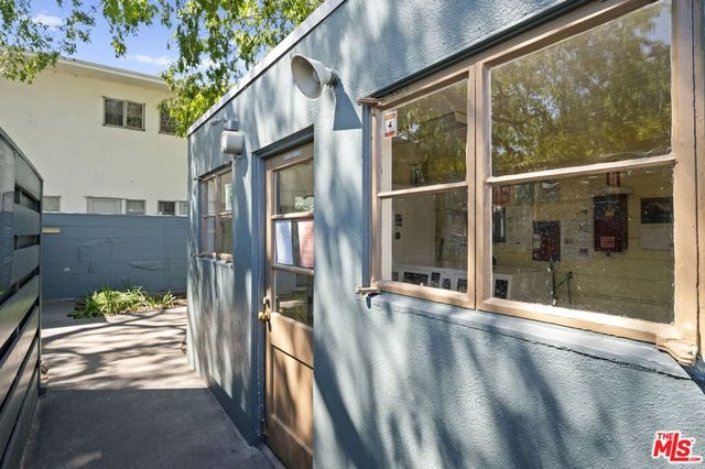 5464 Village Green, Los Angeles, CA 90016