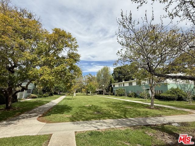 5464 Village Green, Los Angeles, CA 90016