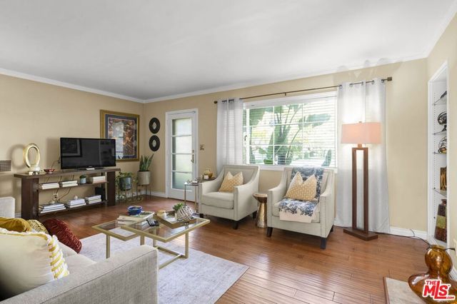 5464 Village Green, Los Angeles, CA 90016