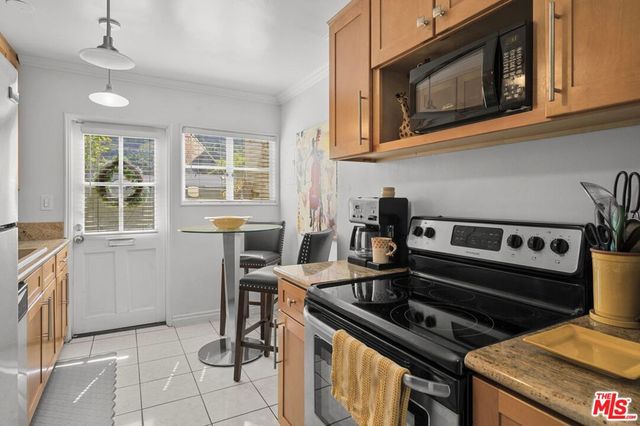 5464 Village Green, Los Angeles, CA 90016