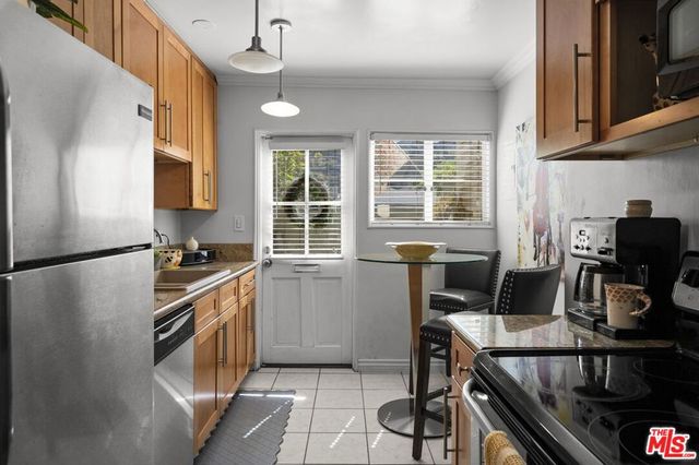 5464 Village Green, Los Angeles, CA 90016