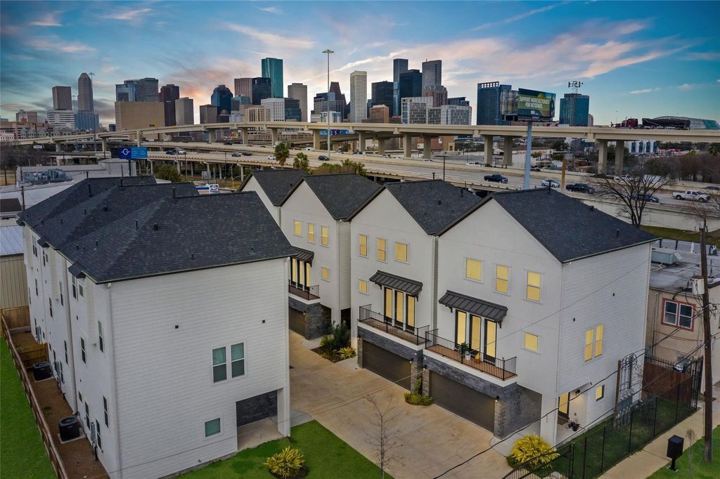 2014 Saint Charles Street, Houston, TX 77003