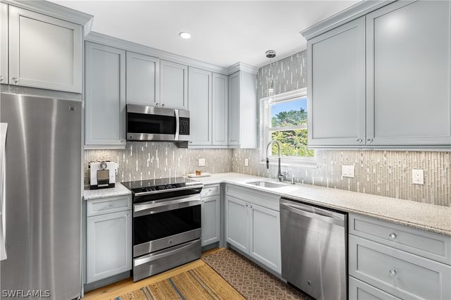 940 3rd ST S 201, Naples, FL 34102