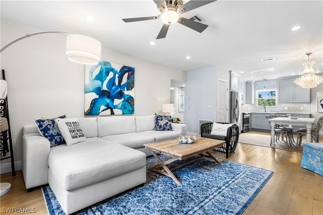 940 3rd ST S 201, Naples, FL 34102