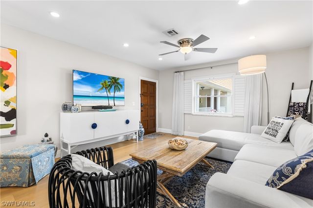 940 3rd ST S 201, Naples, FL 34102