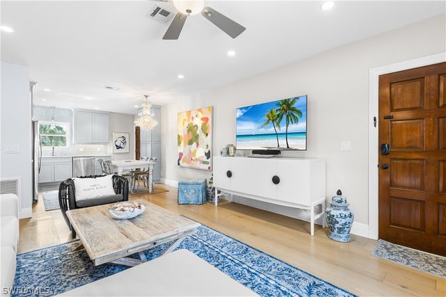 940 3rd ST S 201, Naples, FL 34102