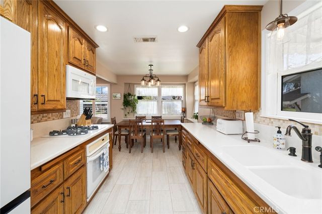 11442 212th St, Lakewood, CA 90715