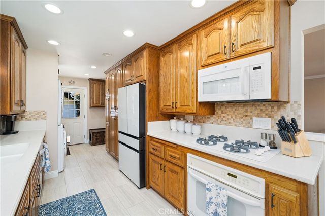 11442 212th St, Lakewood, CA 90715