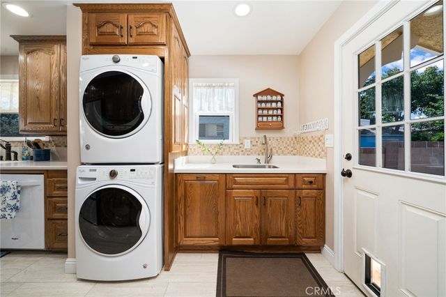 11442 212th St, Lakewood, CA 90715
