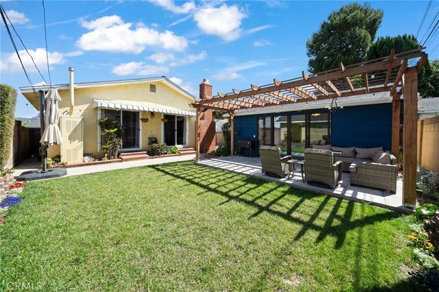 11442 212th St, Lakewood, CA 90715