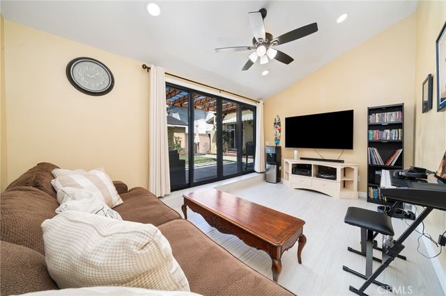 11442 212th St, Lakewood, CA 90715