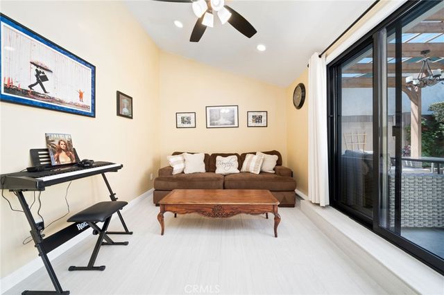11442 212th St, Lakewood, CA 90715