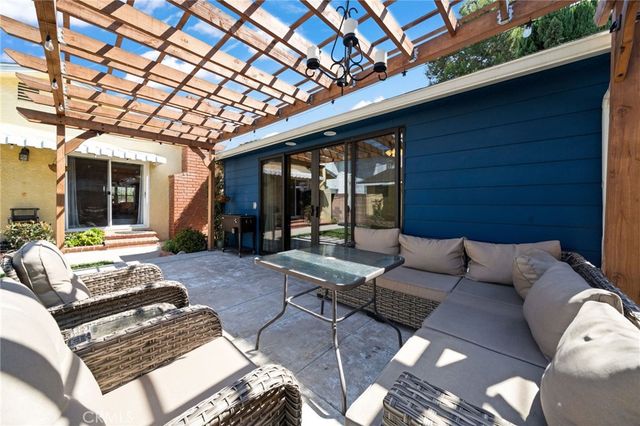 11442 212th St, Lakewood, CA 90715