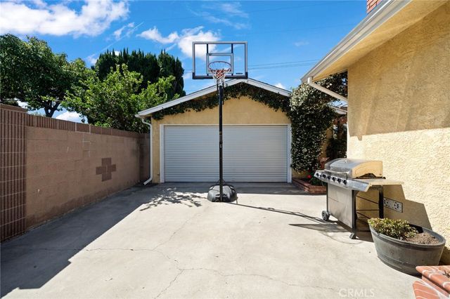 11442 212th St, Lakewood, CA 90715