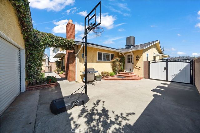 11442 212th St, Lakewood, CA 90715