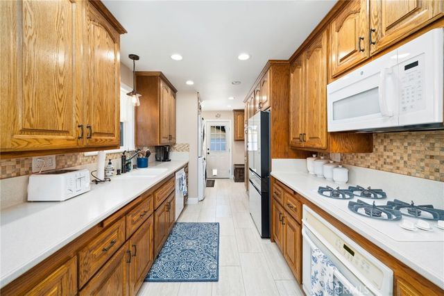 11442 212th St, Lakewood, CA 90715