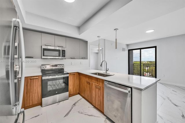 840 NE 130th Street 601, North Miami, FL 33161