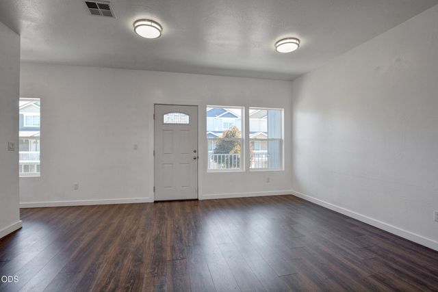7881 Jacqueline Way, White City, OR 97503