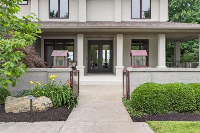 5520 Golden Bear Drive, Overland Park, KS 66223