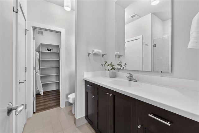 5520 Golden Bear Drive, Overland Park, KS 66223